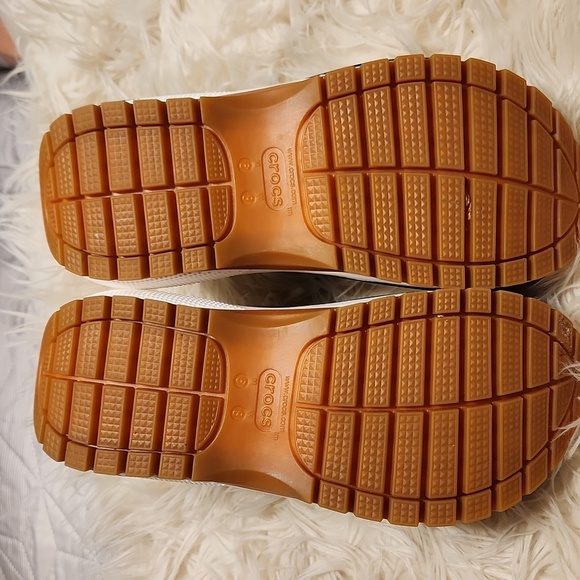 ICONIC PLATFORM DENIM CROCS 💙 SIZE 8W/6M- NWOT - Picture 4 of 4